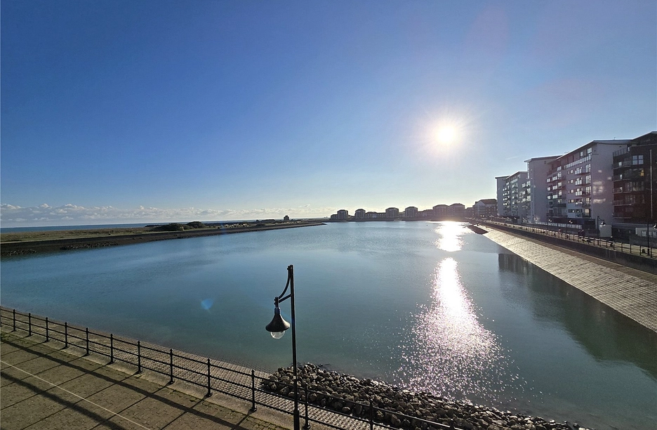 2 bedroom apartment to rent - Macquarie Quay, Eastbourne, East Sussex, BN23 - Property View 1