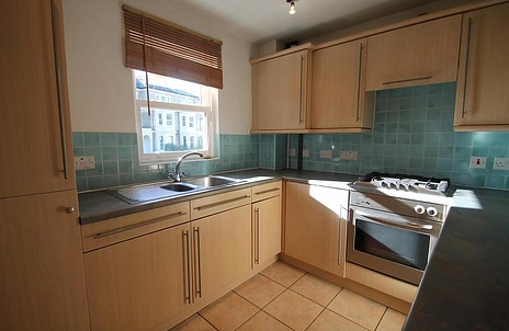 2 bedroom apartment to rent - Church Court, Dolphin Close, Surbiton, KT6 - Property View 2