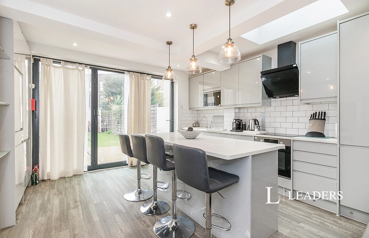 5 bedroom house to rent - Western Road, SW19