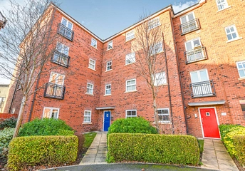 2 bed flat/apartment for rent in Holywell Drive, Warrington, WA1
