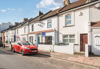 2 bedroom house for sale - Whitehawk Road, Brighton, East Sussex, BN2 - Property View 1