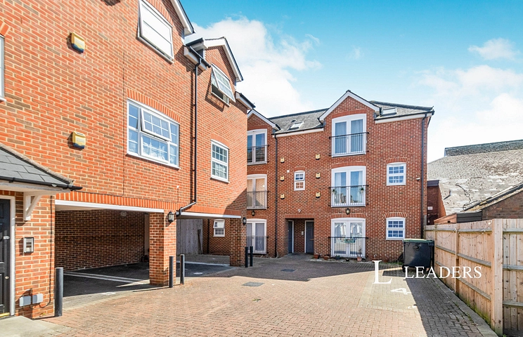 studio to rent - Priory Mews, Guildford Street, Chertsey, KT16