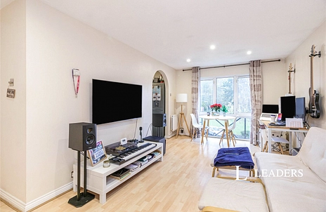 2 bedroom property to rent - Parry Drive, Weybridge, KT13 - Property View 3