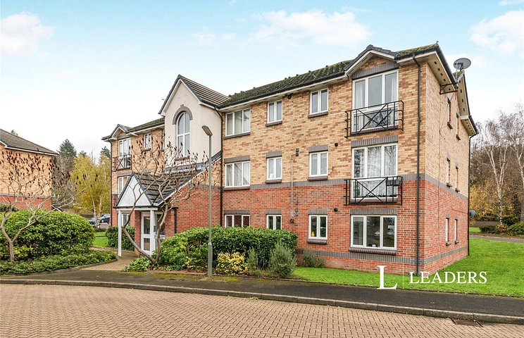 2 bedroom property to rent - Parry Drive, Weybridge, KT13