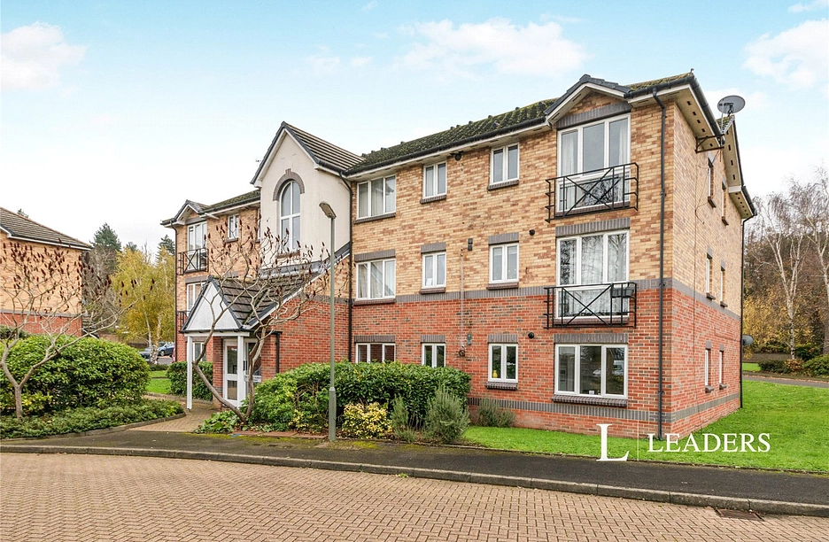 2 bedroom property to rent - Parry Drive, Weybridge, KT13 - Property View 1