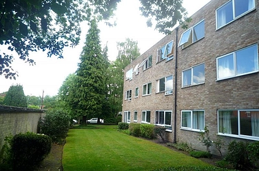 2 bedroom apartment to rent - Southwood Court, Pine Grove, Weybridge, KT13