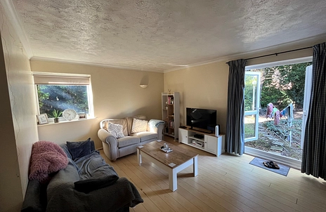 2 bedroom apartment to rent - Southwood Court, Pine Grove, Weybridge, KT13 - Property View 2