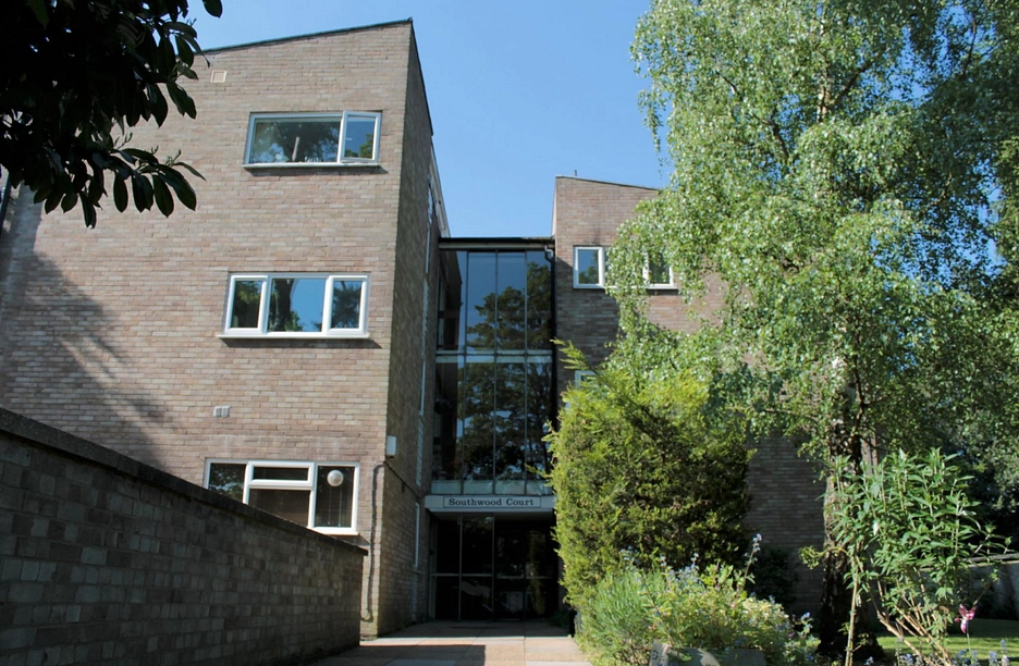 2 bedroom apartment to rent - Southwood Court, Pine Grove, Weybridge, KT13 - Property View 1