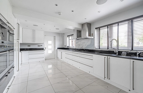 4 bedroom detached for sale - Powers Hall End, Witham, Essex, CM8 - Property View 3