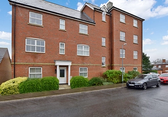 2 bed flat/apartment for rent in Halcyon Close, Witham, CM8