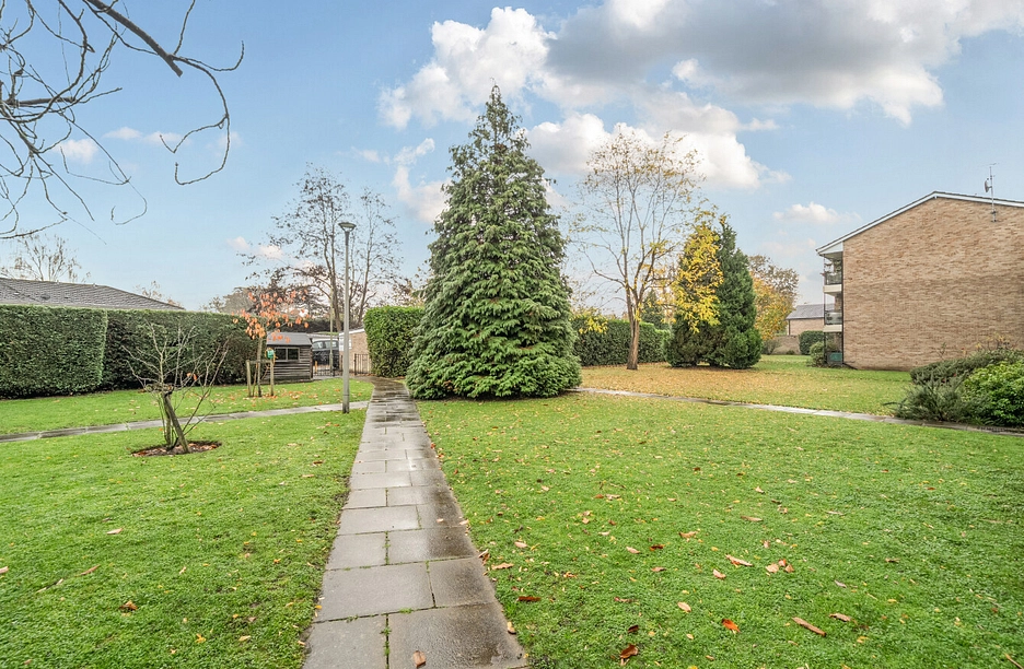 1 bedroom apartment for sale - St. Marys, Victoria Road, Weybridge, Surrey, KT13 - Property View 1