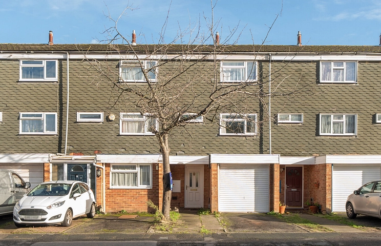 3 bedroom house for sale - Cobbetts Close, Woking, Surrey, GU21