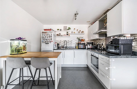 2 bedroom apartment for sale - Harrow Close, Addlestone, Surrey, KT15 - Property View 2