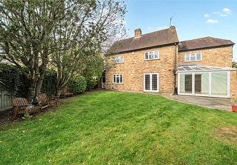 4 bedroom house for sale - Walton Park, Walton-on-Thames, Surrey, KT12 - Property View 1