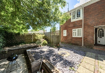 1 bedroom apartment for sale - Finnart Close, Weybridge, Surrey, KT13 - Property View 1