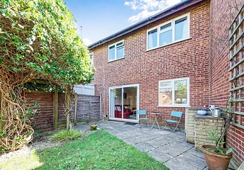 2 bedroom house to rent - Hamble Walk, Woking, GU21 - Property View 1