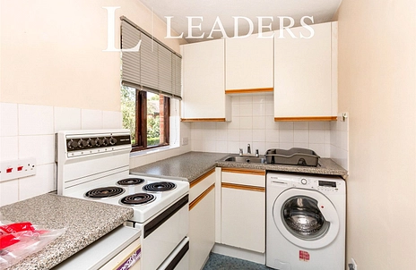 studio to rent - Tintagel Way, Woking, GU22 - Property View 2