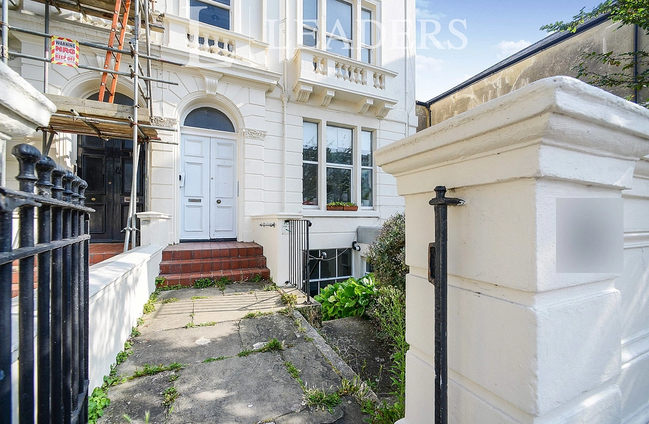 studio to rent - Montpelier Place, Brighton, East Sussex, BN1 - Property View 1