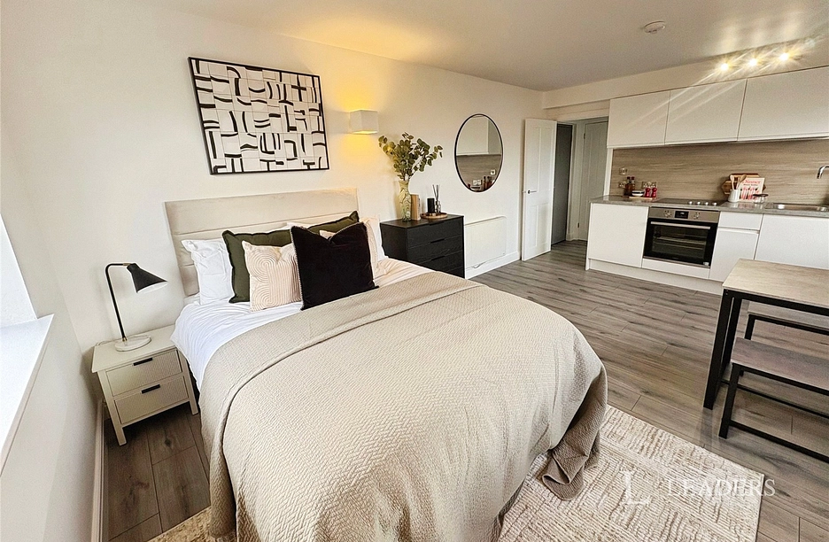 studio to rent - Howard Place, Brighton, East Sussex, BN1 - Property View 1