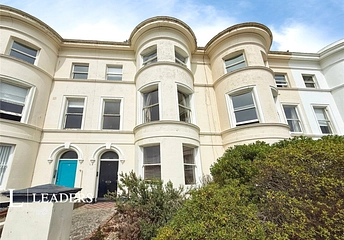 2 bedroom apartment for sale - South Terrace, Littlehampton, West Sussex, BN17 - Property View 1