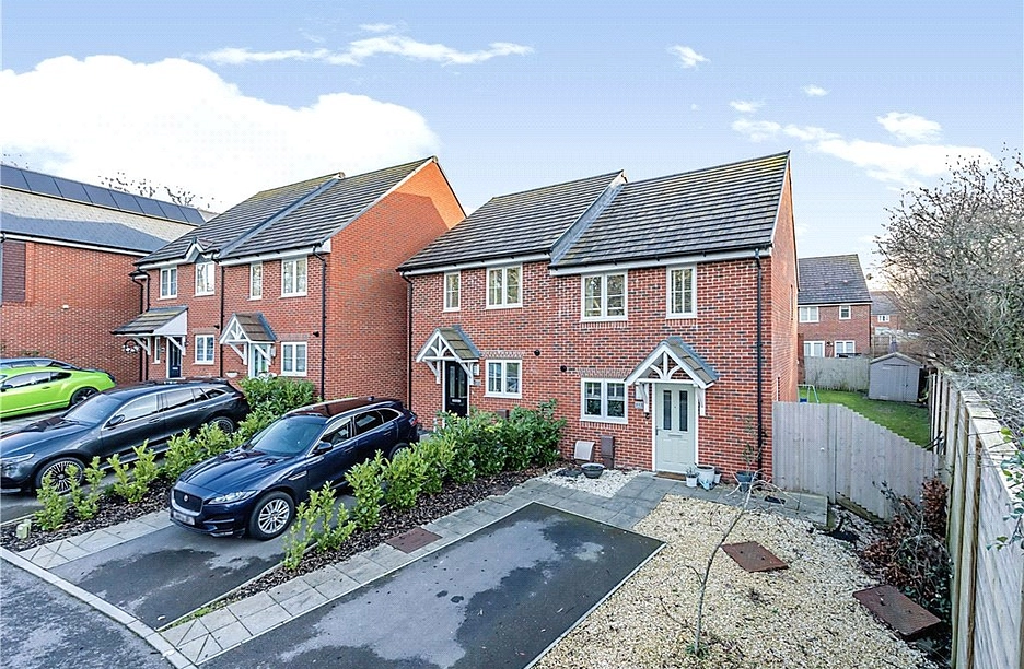 3 bedroom house for sale - Harrison Way, Havant, Hampshire, PO9 - Property View 1