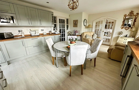 3 bedroom bungalow for sale - Drift Road, Clanfield, Waterlooville, Hampshire, PO8 - Property View 2