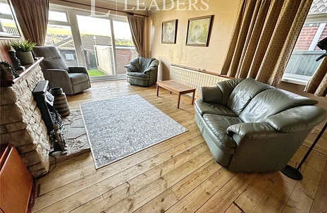 3 bedroom bungalow for sale - New Road, Clanfield, Waterlooville, Hampshire, PO8 - Property View 2
