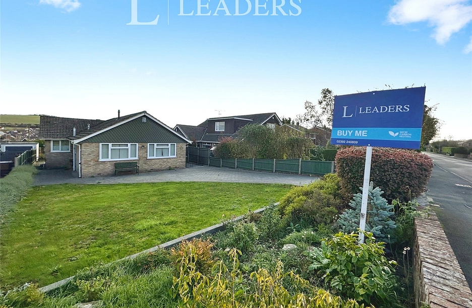 3 bedroom bungalow for sale - New Road, Clanfield, Waterlooville, Hampshire, PO8 - Property View 1