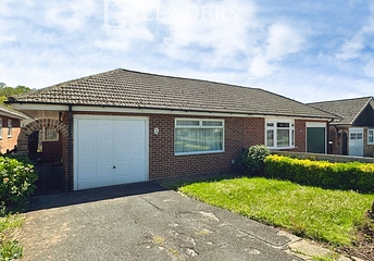 3 bedroom bungalow for sale - Milton Road, Cowplain, Waterlooville, Hampshire, PO8 - Property View 1