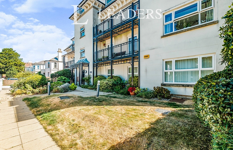 2 bedroom apartment to rent - Sonnet Court, 2 Tennyson Road, Worthing, BN11