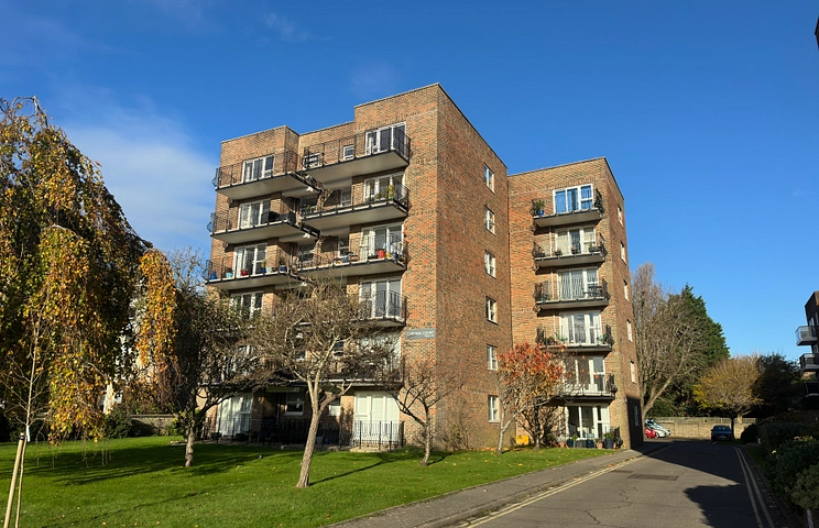 2 bedroom apartment to rent - Cardinal Court, Grand Avenue, Worthing, BN11