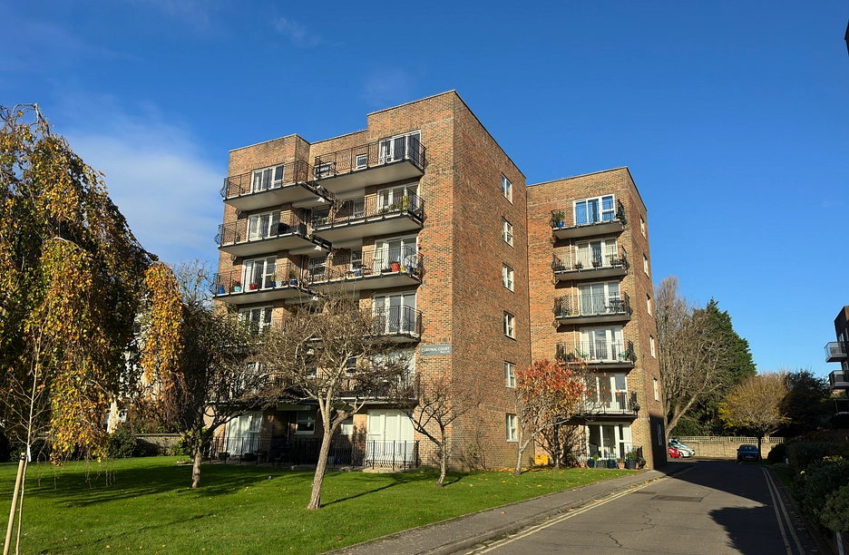 2 bedroom apartment to rent - Cardinal Court, Grand Avenue, Worthing, BN11 - Property View 1